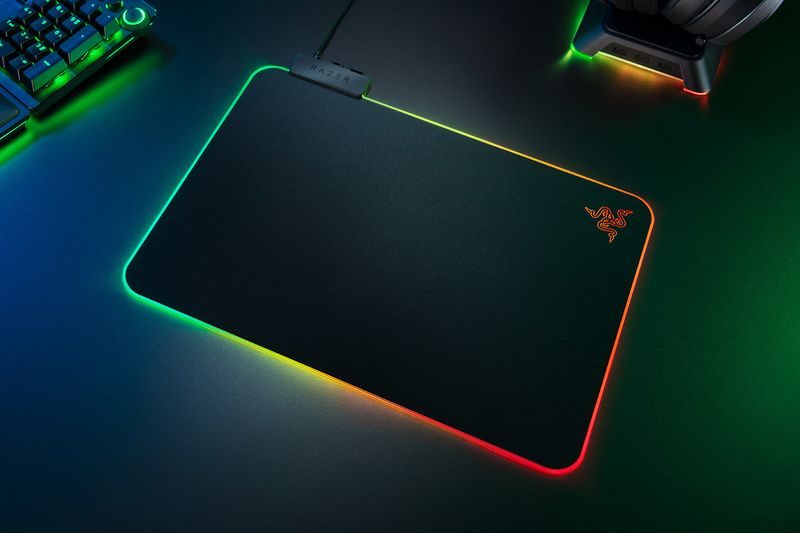 Razer-Firefly-V2-Tappetino-per-mouse-per-gioco-da-computer-Nero--RAZER-MEDIUM-CHROMA-FIREFLY-V2-HARD-