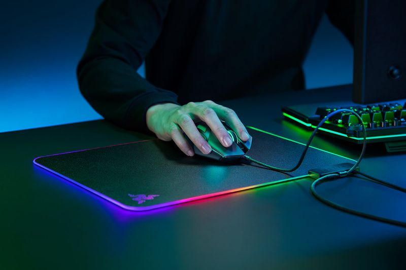 Razer-Firefly-V2-Tappetino-per-mouse-per-gioco-da-computer-Nero--RAZER-MEDIUM-CHROMA-FIREFLY-V2-HARD-