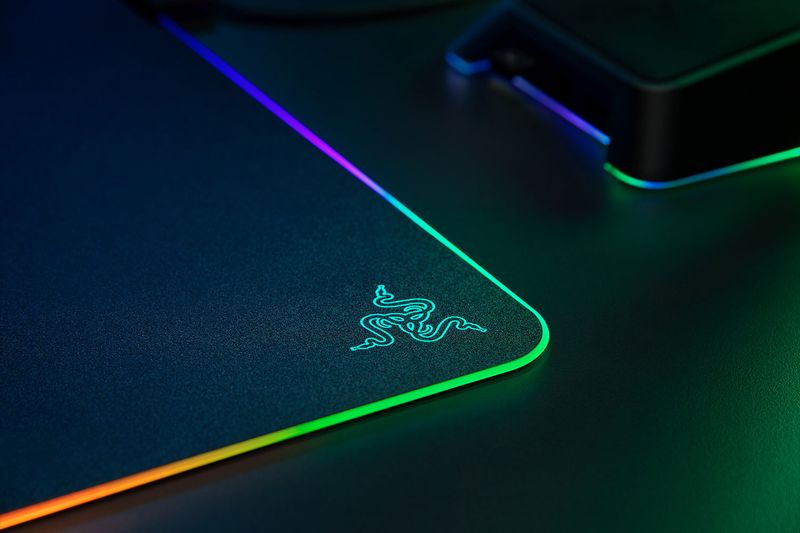 Razer-Firefly-V2-Tappetino-per-mouse-per-gioco-da-computer-Nero--RAZER-MEDIUM-CHROMA-FIREFLY-V2-HARD-