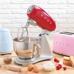 Impastatrice-Smeg-anni--50-stile-800W-rosso-argento-SMF02RDEU