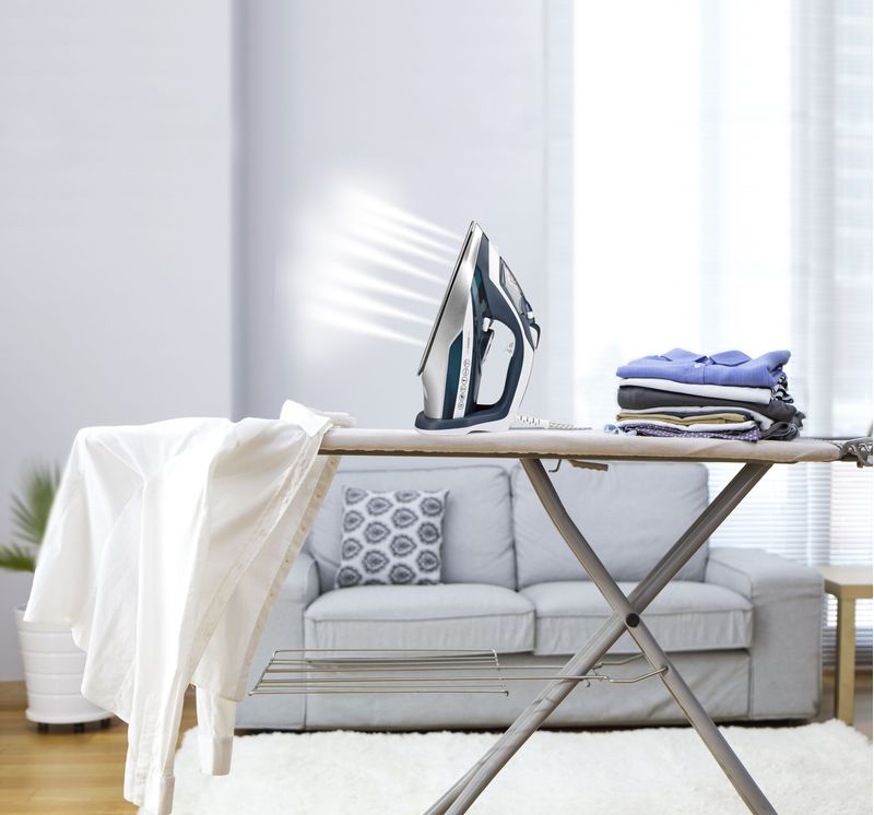 Girmi-ST60-Ferro-da-stiro-a-secco-e-a-vapore-Acciaio-inossidabile-220-W-Blu-Argento-Bianco