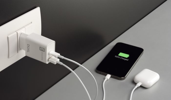 Cellularline-Dual-Charger---iPhone-8-or-later