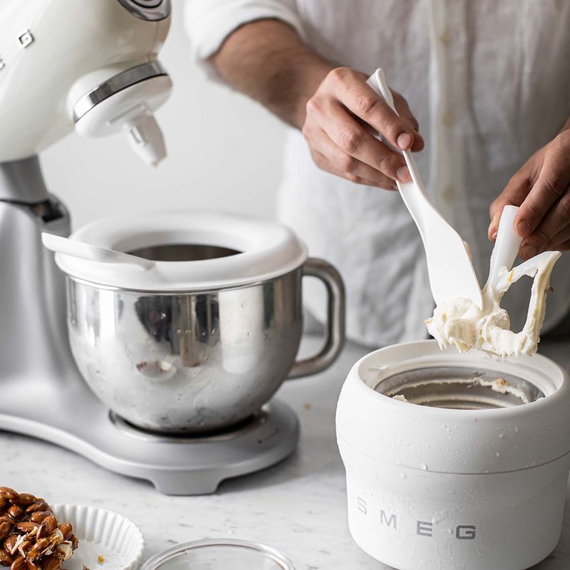 Impastatrice-Smeg-Anni--50-Stile-800W-Crema-SMF02CREU