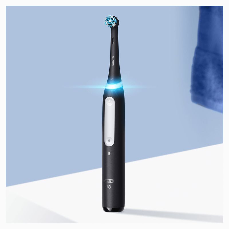 Oral-B-iO-Spazzolino-Elettrico-Ricaricabile-4S-Nero-1-Testina-Di-Ricambio-1-Custodia-Da-Viaggio