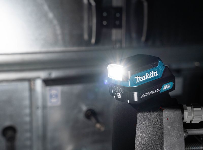 Makita-ML103-Nero-Blu-LED