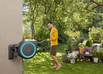 Gardena-18625-20-avvolgitubo-da-giardino-Rocchetto-montato-a-muro-Automatico-Nero-Blu