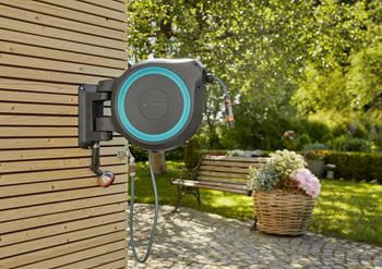 Gardena-18625-20-avvolgitubo-da-giardino-Rocchetto-montato-a-muro-Automatico-Nero-Blu