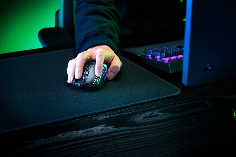 Razer-Naga-V2-HyperSpeed---Mouse-da-Gioco-MMO-Wireless-Ergonomico--19-Pulsanti-Programmabili-Hyperspeed-24-GHz-Fino-a-250-Ore-Di-Durata-Della-Batteria-Sensore-Ottico-Focus-Pro-30K--Nero