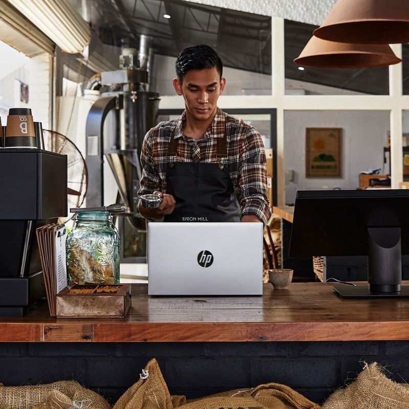 HP-ProBook-455-G9-Computer-portatile-396-cm--15.6---Full-HD-AMD-Ryzen™-7-5825U-16-GB-DDR4-SDRAM-512-GB-SSD-Wi-Fi-6--802.11ax--Windows-11-Pro-Argento