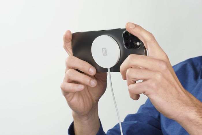 Cellularline-Mag---Wireless-Charger