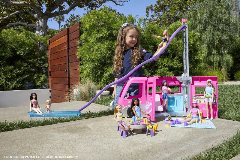 Barbie-Camper-dei-Sogni---Veicolo-con-Scivolo-e-Piscina---2-Cuccioli---7-Aree-Gioco---Alto-76-cm---60--Accessori-