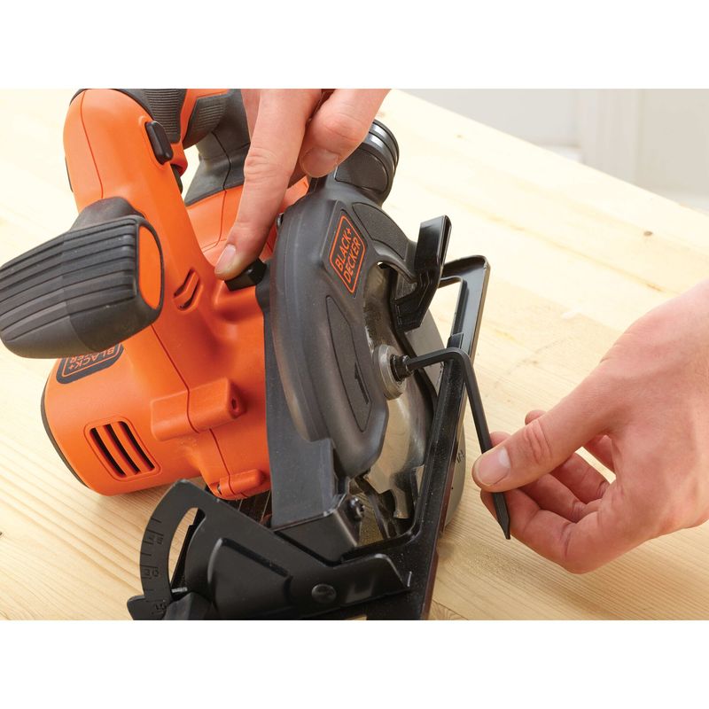 Black---Decker-BDCCS18-QW-sega-circolare-portatile-14-cm-Nero-Rosso-3700-Giri-min