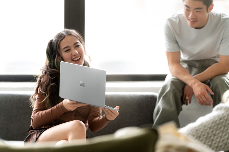 Microsoft-Surface-Laptop-Go-2-i5-1135G7-Computer-portatile-315-cm--12.4---Touch-screen-Intel-Core-i5-4-GB-LPDDR4-SDRAM-128-GB-SSD-Wi-Fi-6--802.11ax
