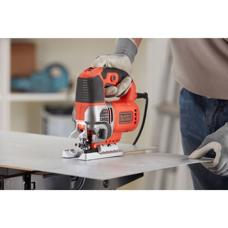 Black--Decker-BES610-QS-seghetto-elettrico