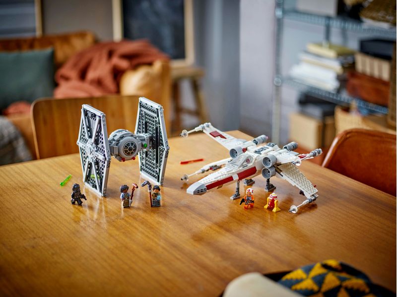 LEGO-Mash-up-TIE-Fighter-e-X-Wing