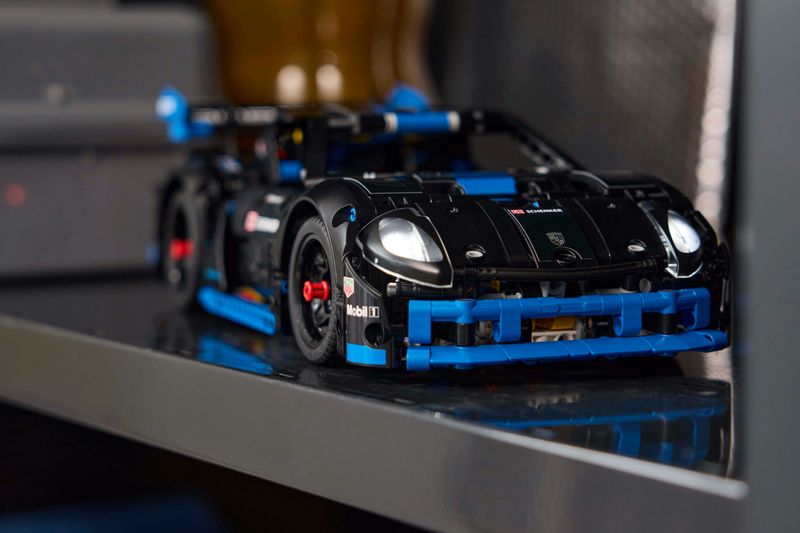 LEGO-Auto-da-corsa-Porsche-GT4-e-Performance