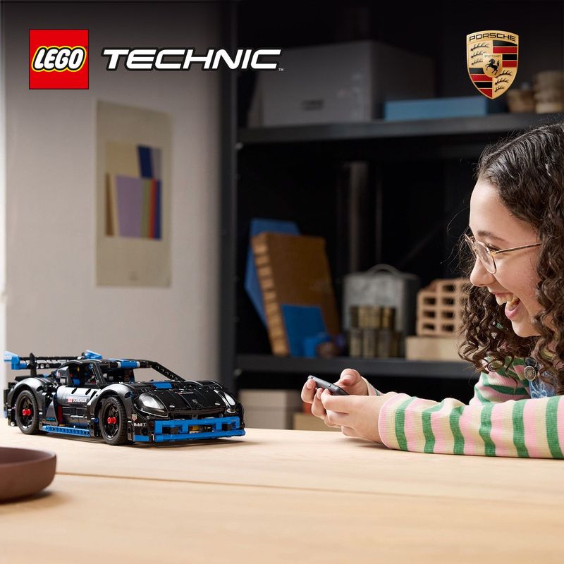 LEGO-Auto-da-corsa-Porsche-GT4-e-Performance