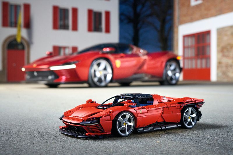 LEGO-Technic-Ferrari-Daytona-SP3