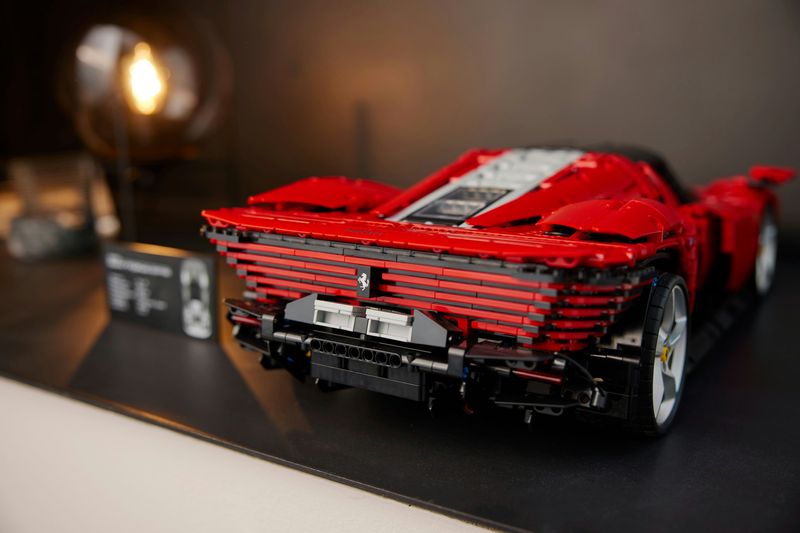 LEGO-Technic-Ferrari-Daytona-SP3