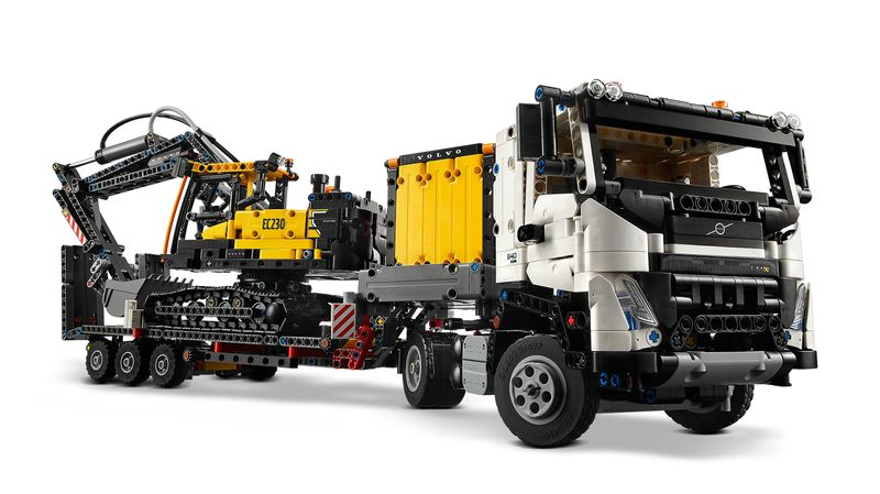 LEGO-Autocarro-Volvo-FMX-ed-Escavatore-elettrico-EC230