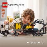 LEGO-Autocarro-Volvo-FMX-ed-Escavatore-elettrico-EC230