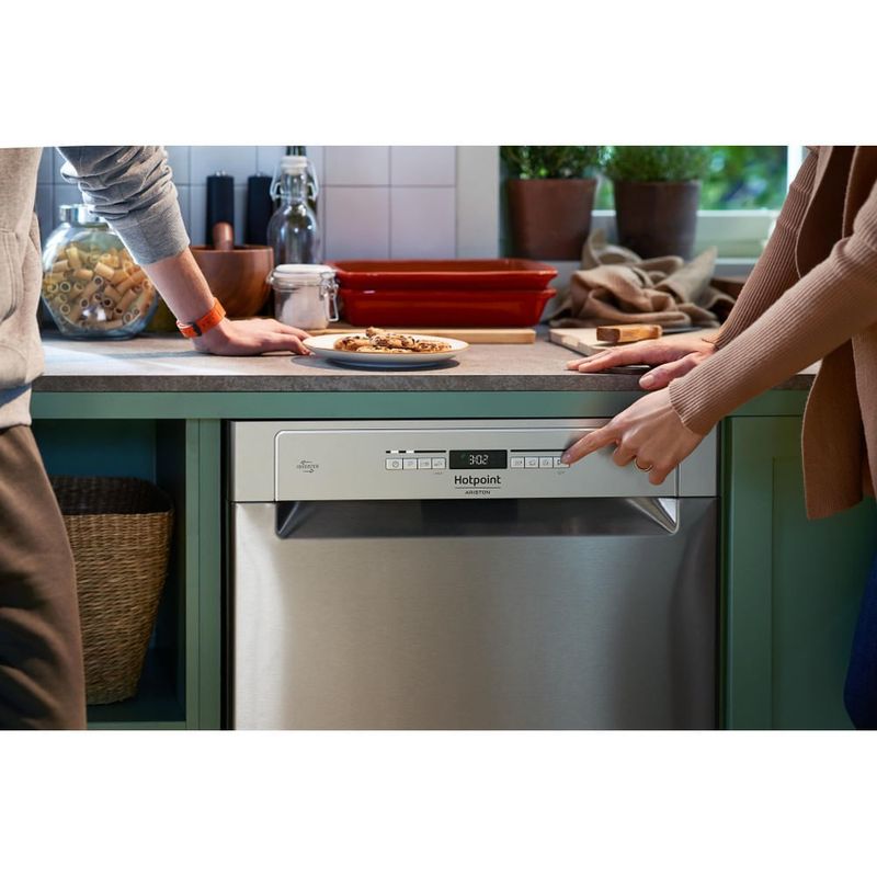 Hotpoint-Lavastoviglie-a-libera-installazione-HFO-3O32-CW-X