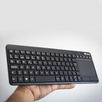 Tastiera-wireless-NGS-con-touchpad-con-tasti-multimediali-da-24-GHz---QWERTY-portoghese---Colore-nero