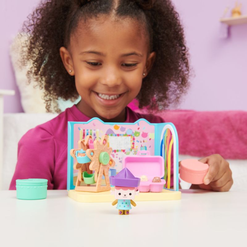 Gabby-s-Dollhouse--Stanza-Baby-Box-Craft-a-riffic-con-il-personaggio-gatto-Baby-Scatola-accessori