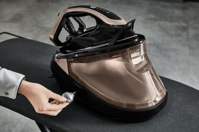 Tefal-Pro-Express-Vision-GV9820E0-ferro-da-stiro-a-caldaia-3000-W-12-L-Durilium-AirGlide-Autoclean-soleplate-Nero-Oro