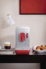 MACCHINA-DA-CAFFAˆ-SUPERAUTOMATICA-SMEG-STILE-ANNI--50-ROSSA-BCC02RDMEU