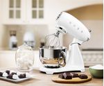 Robot-da-cucina-SMEG-SMF03WHEU-stile-anni--50-full-color-bianco