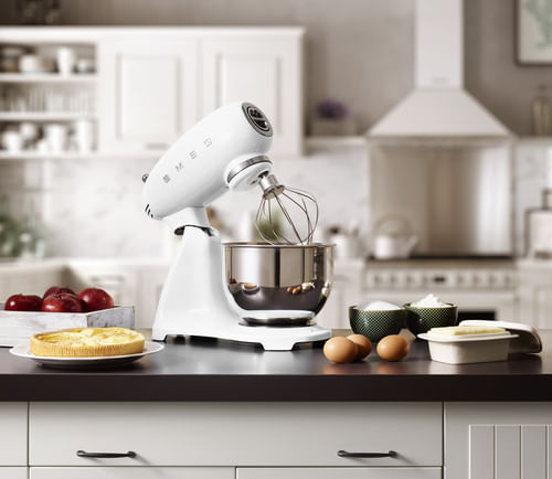 Robot-da-cucina-SMEG-SMF03WHEU-stile-anni--50-full-color-bianco