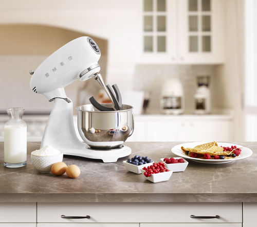 Robot-da-cucina-SMEG-SMF03WHEU-stile-anni--50-full-color-bianco