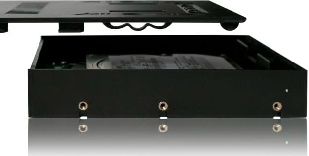 IcyDock-EZConvert-MB882SP-1S-2B---Light-Weight-2.5--to-3.5--SATA--22pin--HDD---SSD-Converter---Mounting-Kit-for-Internal