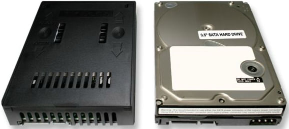 IcyDock-EZConvert-MB882SP-1S-2B---Light-Weight-2.5--to-3.5--SATA--22pin--HDD---SSD-Converter---Mounting-Kit-for-Internal