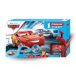 Carrera Disney Pixar Cars - Power Duell  FIRST  Set mit exklusiver Disney-Lizenz  Batteriebetrieben  Ab 3 Jahren