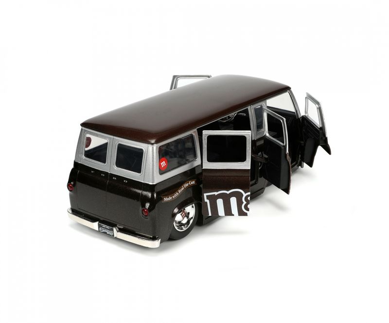 Jada-Toys-MMs-Red-1965-Ford-Econoline-Van-1-24