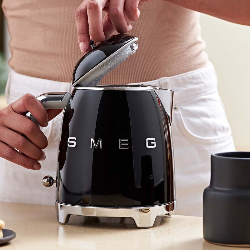 Smeg-KLF05BLEU---Bollitore-filtrante-Capacita-08-Litri-Potenza-1.400-Watt