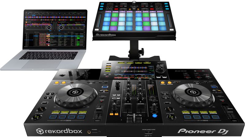 Pioneer-XDJ-RR-controller-per-DJ-Nero-2-canali