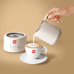 Illy-Milk-Frother-Montalatte-Elettrico-per-Schiuma-Latte-Calda-e-Fredda-e-Cioccolata-Calda