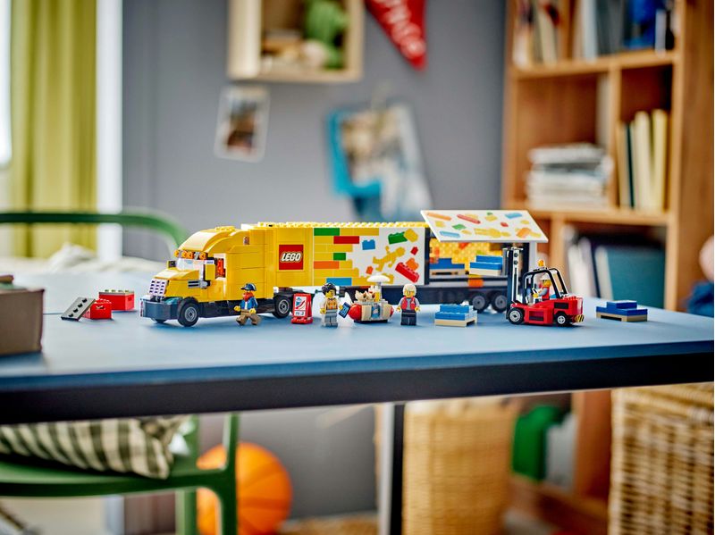 LEGO-Camion-per-le-consegne-giallo