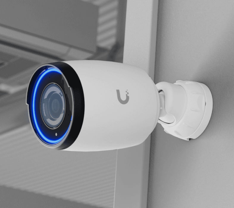 UBIQUITI-UVC-AI-PRO-WHITE-INDUSTRIAL-4K-CAMERA-OPTICAL-ZOOM-AI-FEATURES-WHITE