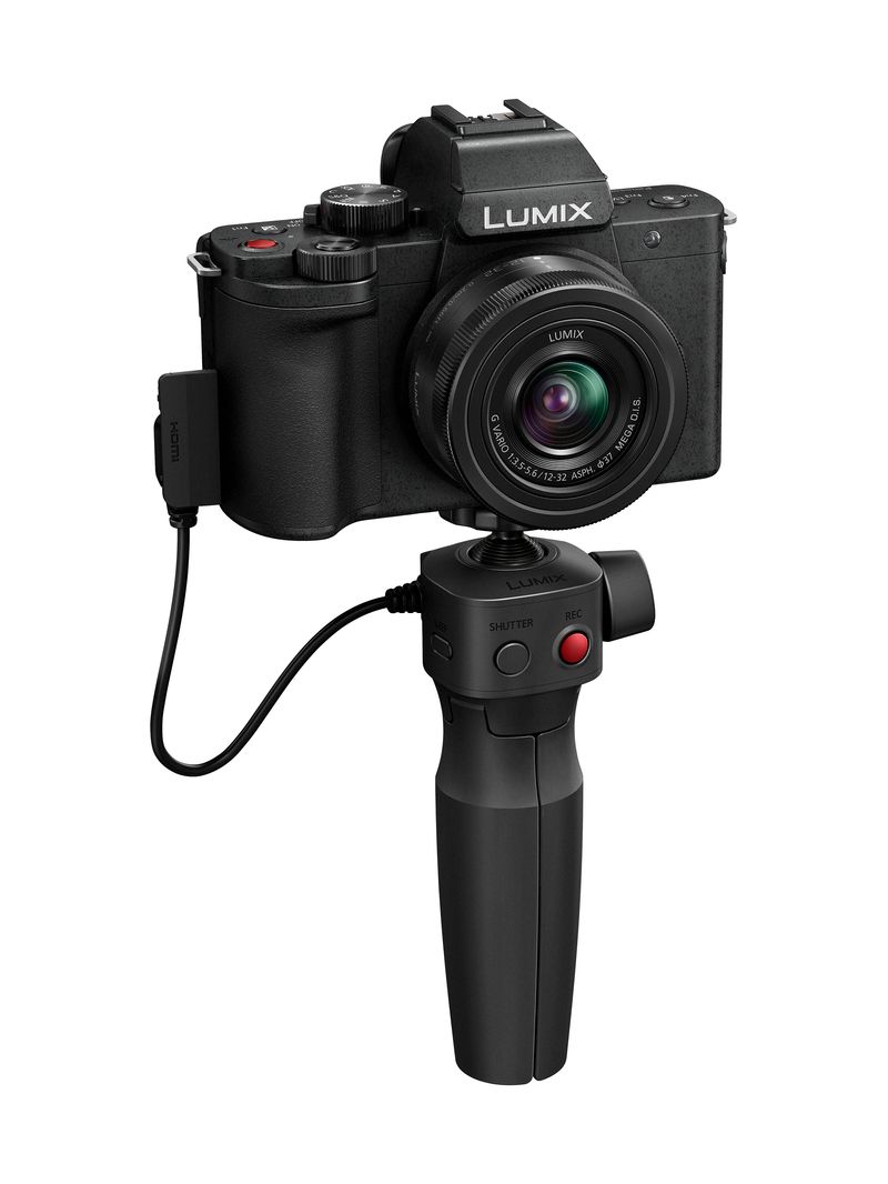 Panasonic-Lumix-DC-G100DVEGK-Fotocamera-Mirrorless-Micro-Quattro-Terzi-con-Obiettivo-Lumix-G-Vario-12-32mm-F3.5-5.6-e-Impugnatura-Treppiede-DMW-SHGR2-20.3MP-Video-4K-30p-FHD-60-Nero