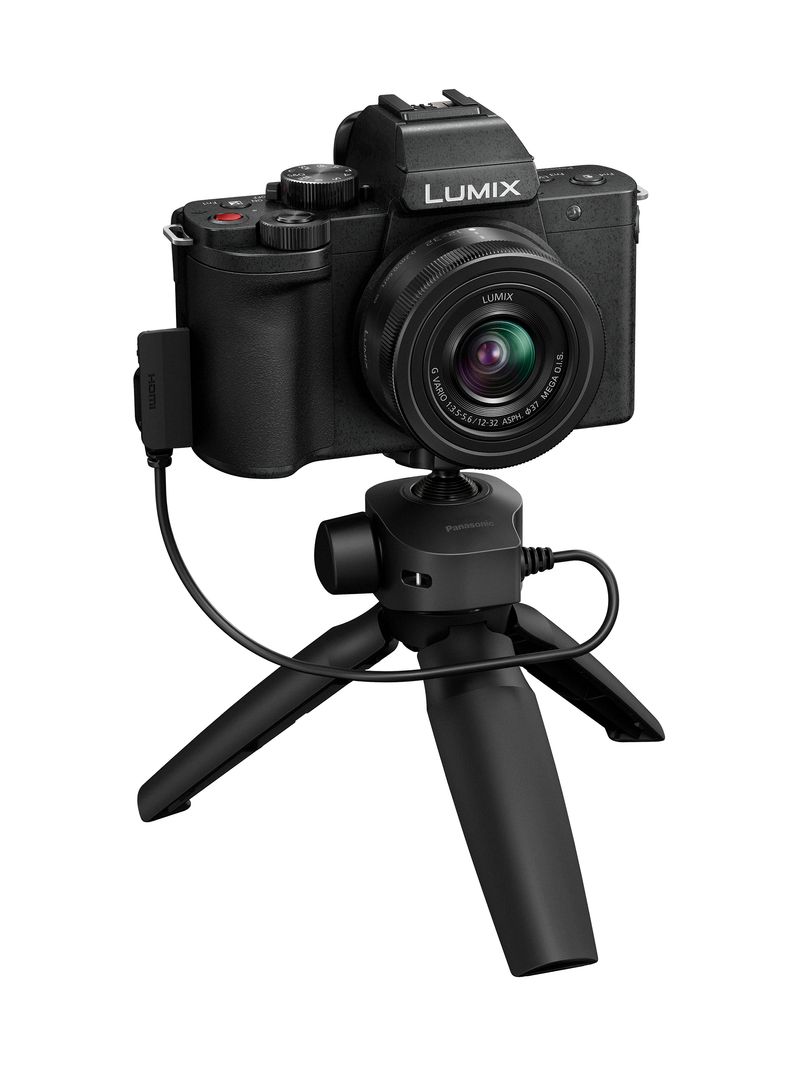 Panasonic-Lumix-DC-G100DVEGK-Fotocamera-Mirrorless-Micro-Quattro-Terzi-con-Obiettivo-Lumix-G-Vario-12-32mm-F3.5-5.6-e-Impugnatura-Treppiede-DMW-SHGR2-20.3MP-Video-4K-30p-FHD-60-Nero