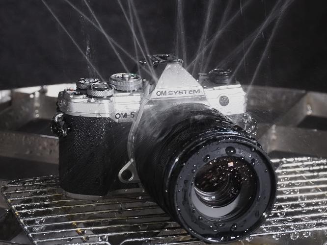 Om-System-Olympus-OM-5-4-3--MILC-204-MP-Live-MOS-5184-x-3888-Pixel-Argento