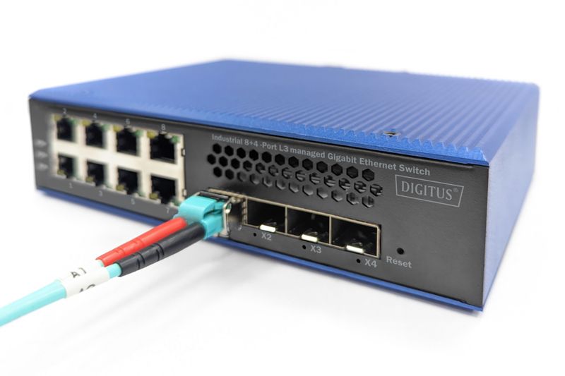 Digitus-DN-651160-switch-di-rete-Gestito-L2-L3-Gigabit-Ethernet-10-100-1000-Nero-Blu--IND.-84SFPPORT-L-MAN-E-SWITCH---L-