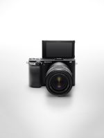 Sony-α-Alpha-6400-con-obiettivo-16-50mm-mirrorless-APS-C-con-Real-Time-Eye-AF