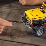 LEGO-Technic-Jeep-Wrangler---42122