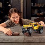 LEGO-Technic-Jeep-Wrangler---42122