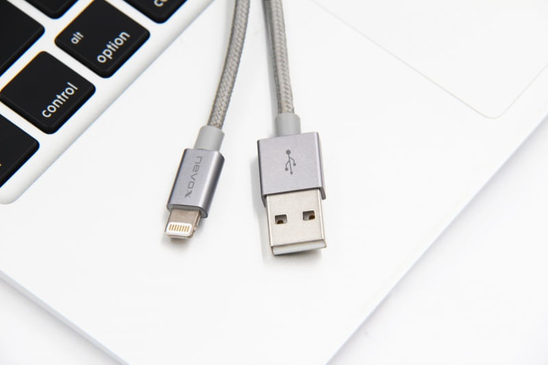 Cavo-dati-USB-Nevox-Lightning-MFi-nylon-intrecciato-1M-grigio-argento